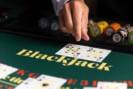 Pengguna menikmati permainan casino dengan interface modern dan aman